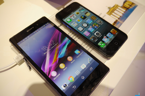 Sony-Xperia-Z1-vs-Apple-iPhone-5